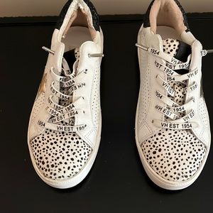 EUC Vintage Havana sneakers